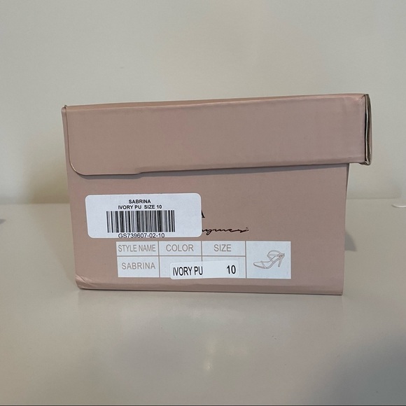 NIB Olivia Jaymes Siobhan Ivory Ankle Strap Heels - Picture 5 of 6